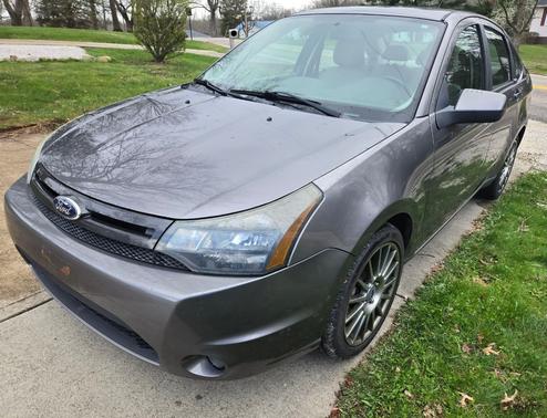 Gray 2010 Ford Focus SES