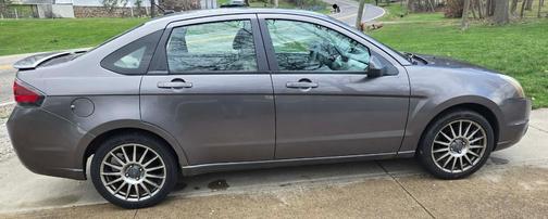 Gray 2010 Ford Focus SES