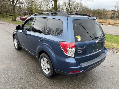 Blue 2012 Subaru Forester 2.5X