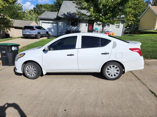 2017 Nissan Versa 1.6 S+