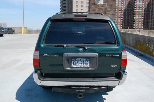Green 2000 Toyota 4Runner SR5 4WD