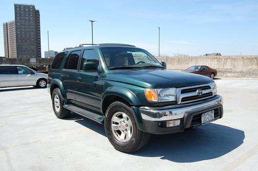 Green 2000 Toyota 4Runner SR5 4WD