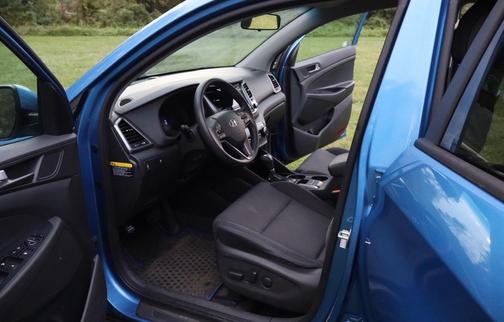 Blue 2017 Hyundai TUCSON SE
