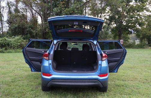 Blue 2017 Hyundai TUCSON SE