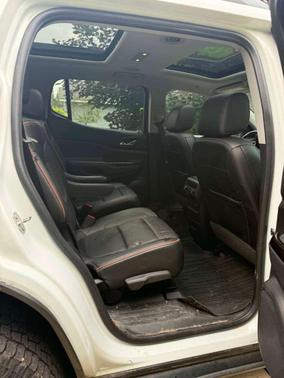 White 2020 GMC Acadia AT4