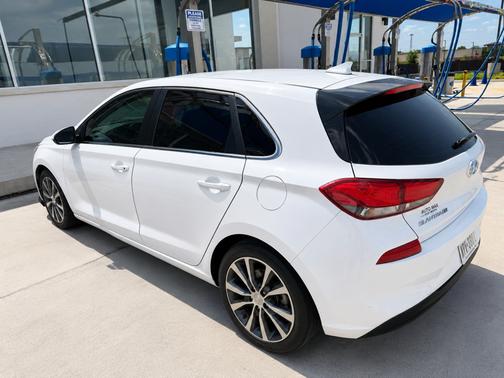 White 2018 Hyundai Elantra GT Base