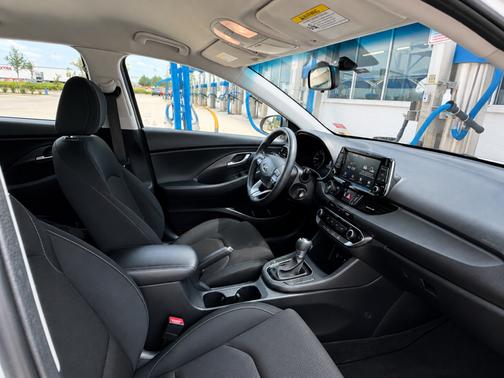 White 2018 Hyundai Elantra GT Base