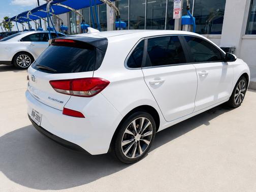 White 2018 Hyundai Elantra GT Base
