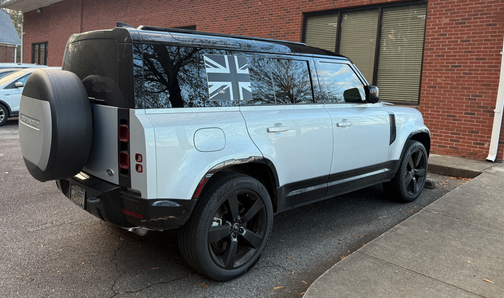 2023 Land Rover Defender X-Dynamic SE