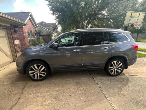 Gray 2017 Honda Pilot Elite