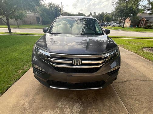 Gray 2017 Honda Pilot Elite