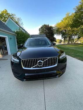 Black 2020 Volvo XC90 T6 Momentum