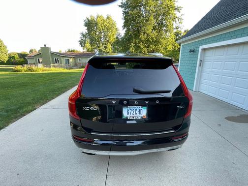 Black 2020 Volvo XC90 T6 Momentum