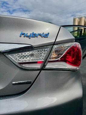 2013 Hyundai SONATA Hybrid Limited
