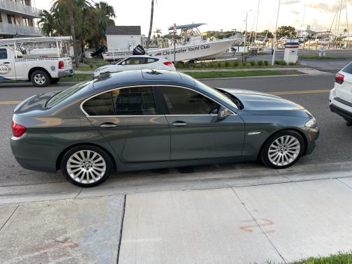 2011 BMW 528 i