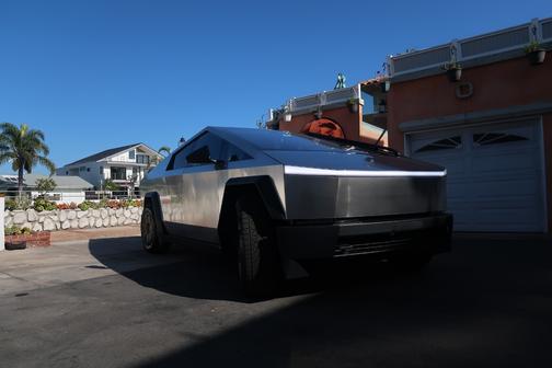 2025 Tesla Cybertruck AWD