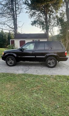 Black 2003 INFINITI QX4 Base