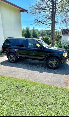 Black 2003 INFINITI QX4 Base