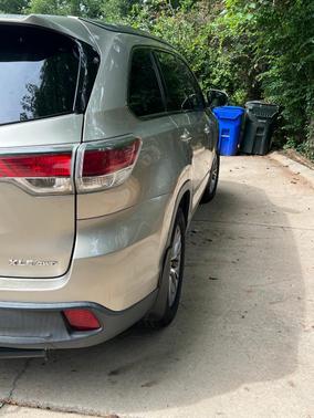 Gold 2014 Toyota Highlander XLE