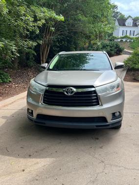 Gold 2014 Toyota Highlander XLE