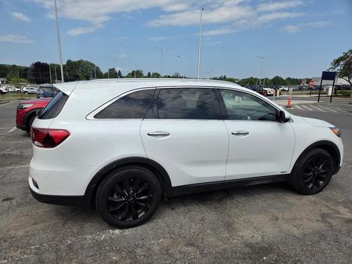 White 2020 Kia Sorento EX
