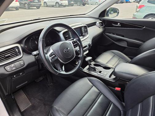 White 2020 Kia Sorento EX