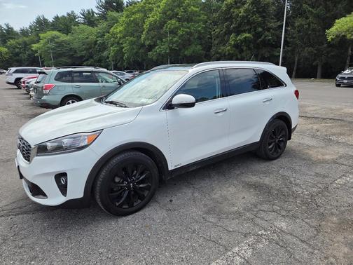 White 2020 Kia Sorento EX