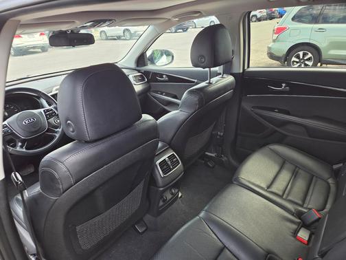 White 2020 Kia Sorento EX