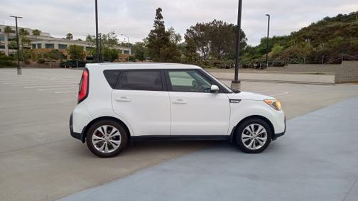 White 2014 Kia Soul +
