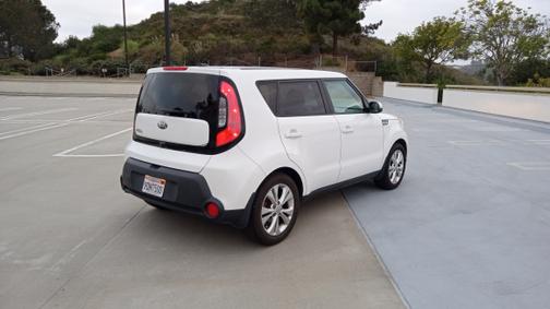 White 2014 Kia Soul +