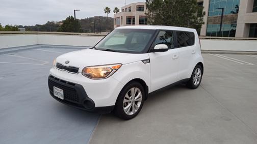 White 2014 Kia Soul +
