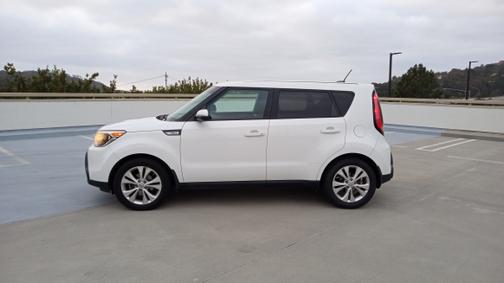 White 2014 Kia Soul +