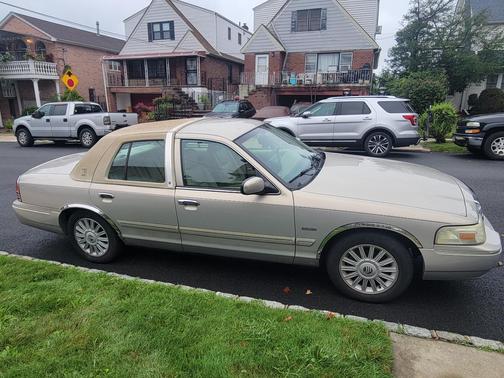 Silver 2009 Mercury Grand Marquis LS