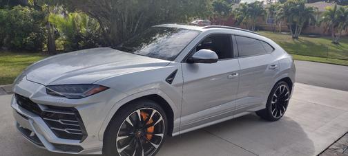 2020 Lamborghini Urus Base