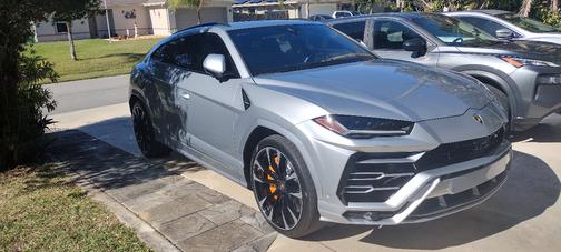 2020 Lamborghini Urus Base