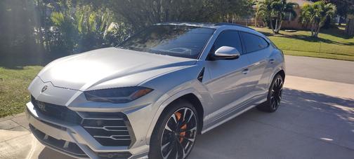 2020 Lamborghini Urus Base