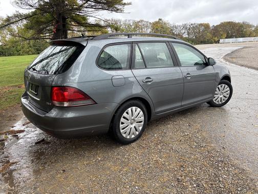 Gray 2011 Volkswagen Jetta SportWagen S