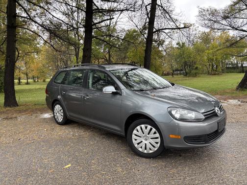 Gray 2011 Volkswagen Jetta SportWagen S