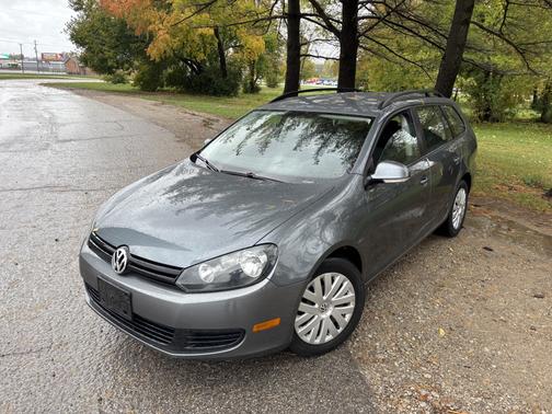 Gray 2011 Volkswagen Jetta SportWagen S