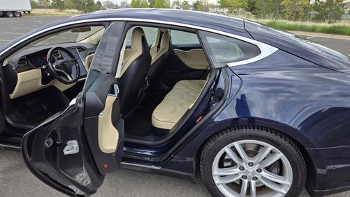 Blue 2014 Tesla Model S 85