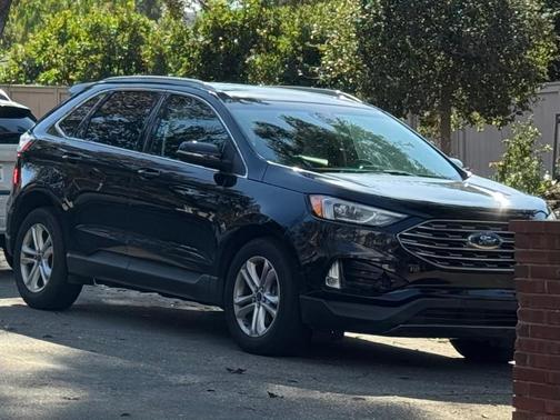 Black 2019 Ford Edge SEL