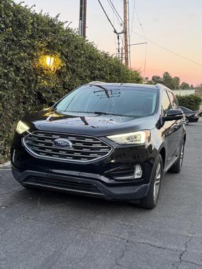 Black 2019 Ford Edge SEL