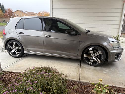 2016 Volkswagen Golf R 4-Door