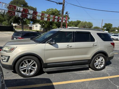 Beige 2017 Ford Explorer XLT