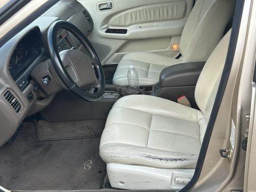 Beige 1996 INFINITI I30 Touring