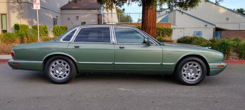 1999 Jaguar XJ Base