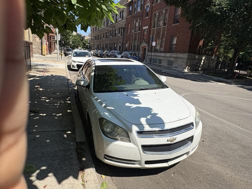 White 2009 Chevrolet Malibu 2LT
