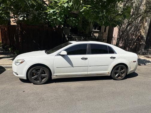 White 2009 Chevrolet Malibu 2LT