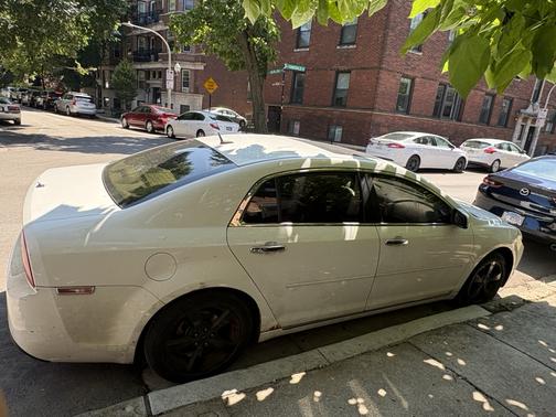 White 2009 Chevrolet Malibu 2LT