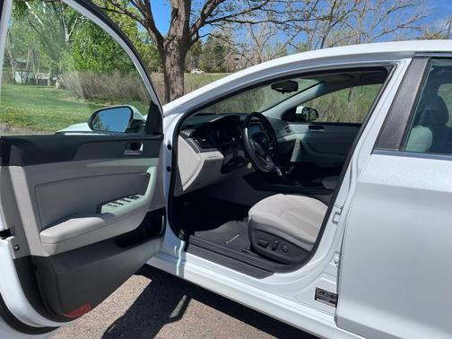 White 2018 Hyundai SONATA SEL